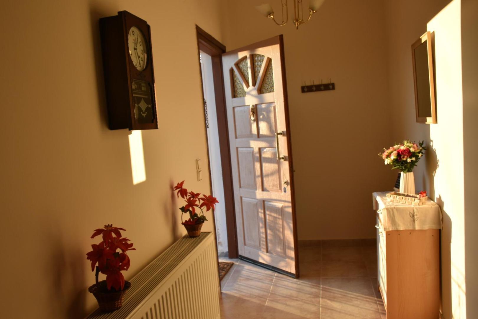 Val'S Place Mytilene ภายนอก รูปภาพ